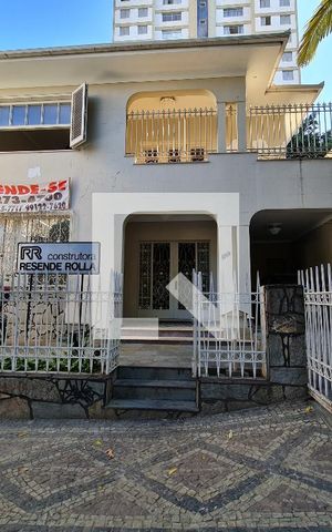 Casa à venda com 271m², 4 quartos e 2 vagas