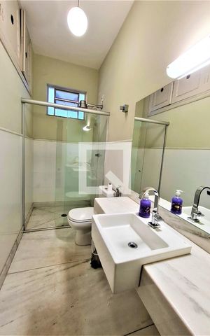 Casa à venda com 271m², 4 quartos e 2 vagas