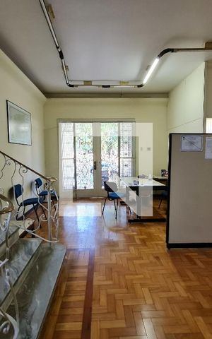 Casa à venda com 271m², 4 quartos e 2 vagas