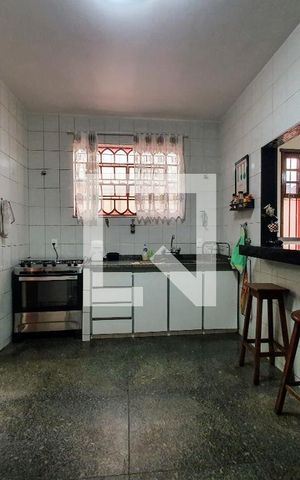 Casa para alugar com 325m², 4 quartos e 4 vagas
