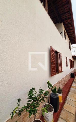 Casa para alugar com 325m², 4 quartos e 4 vagas
