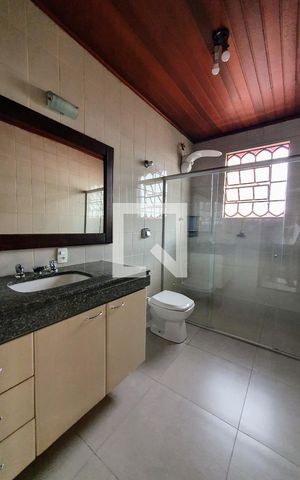 Casa para alugar com 325m², 4 quartos e 4 vagas