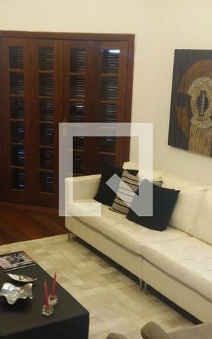 Casa à venda com 384m², 4 quartos e 3 vagas
