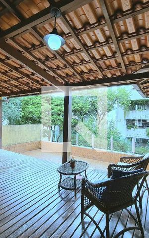 Casa à venda com 264m², 4 quartos e 2 vagas