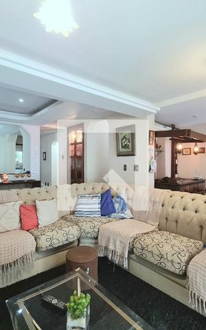 Casa à venda com 264m², 4 quartos e 2 vagas