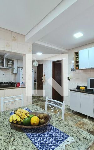 Casa à venda com 264m², 4 quartos e 2 vagas