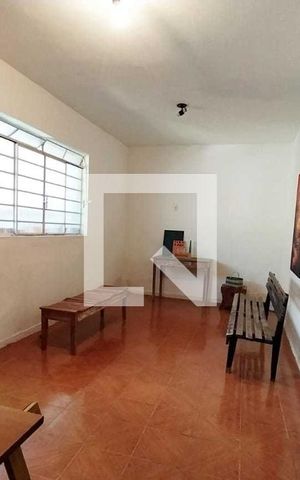 Casa à venda com 240m², 5 quartos e 1 vaga
