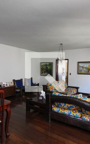 Casa à venda com 320m², 6 quartos e 3 vagas