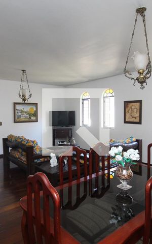 Casa à venda com 320m², 6 quartos e 3 vagas