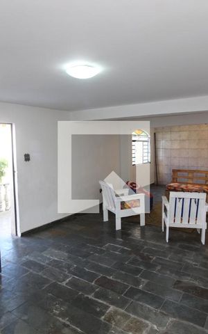 Casa à venda com 320m², 6 quartos e 3 vagas