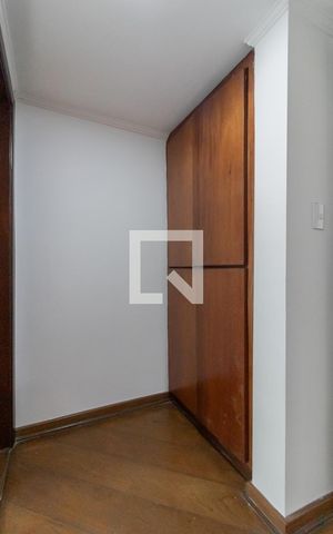 Apartamento à venda com 200m², 4 quartos e 3 vagas Apartamento à venda com 200m², 4 quartos e 3 vagasCorredor