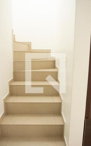 Casa de condomínio à venda com 100m², 3 quartos e 2 vagasEscada