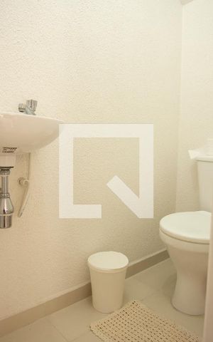 Casa de condomínio à venda com 100m², 3 quartos e 2 vagasLavabo