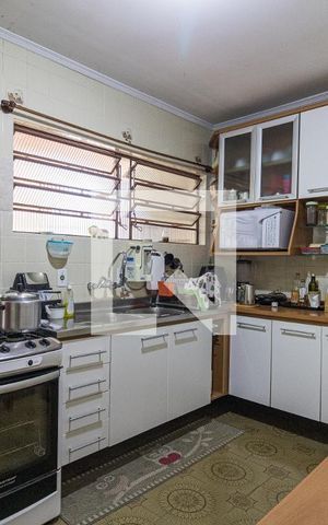 Casa à venda com 265m², 3 quartos e 3 vagas Casa à venda com 265m², 3 quartos e 3 vagasCozinha