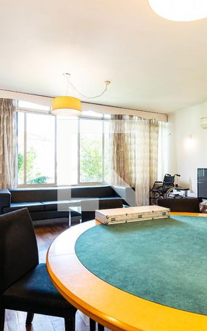 Casa à venda com 300m², 4 quartos e 5 vagas Casa à venda com 300m², 4 quartos e 5 vagasSala