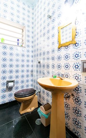 Casa à venda com 300m², 4 quartos e 5 vagas Casa à venda com 300m², 4 quartos e 5 vagasLavabo