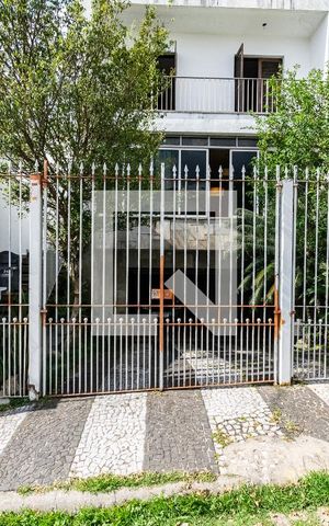 Casa à venda com 300m², 4 quartos e 5 vagas Casa à venda com 300m², 4 quartos e 5 vagasFachada