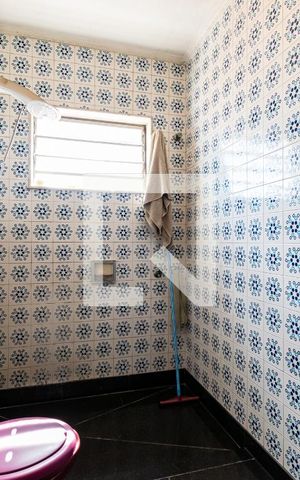 Casa à venda com 300m², 4 quartos e 5 vagas Casa à venda com 300m², 4 quartos e 5 vagasBanheiro Social