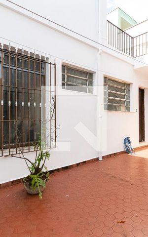 Casa à venda com 300m², 4 quartos e 5 vagas Casa à venda com 300m², 4 quartos e 5 vagasQuintal/ lavanderia