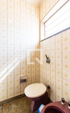 Casa à venda com 300m², 4 quartos e 5 vagas Casa à venda com 300m², 4 quartos e 5 vagasBanheiro da suíte 2