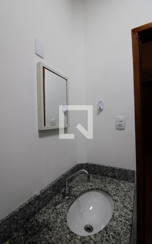 Casa para alugar com 300m², 5 quartos e 3 vagasBanheiro