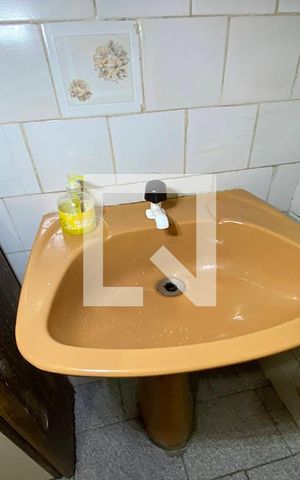 Casa à venda com 60m², 2 quartos e 3 vagasPia do Banheiro
