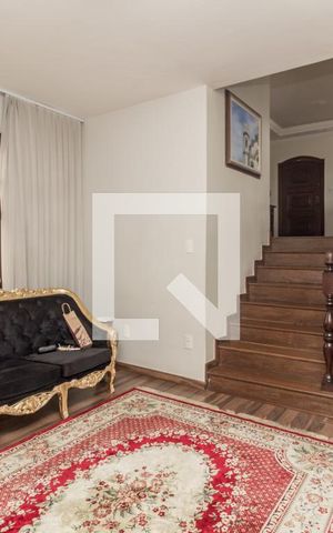 Casa à venda com 344m², 4 quartos e 6 vagas