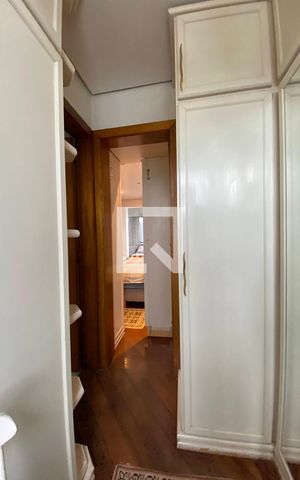 Apartamento à venda com 319m², 6 quartos e 4 vagasQuarto 4 - Suíte - Closet 