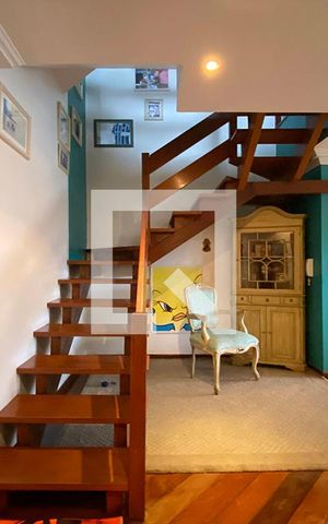 Apartamento à venda com 319m², 6 quartos e 4 vagasEscada