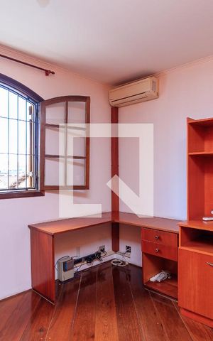 Casa à venda com 300m², 3 quartos e 3 vagas Casa à venda com 300m², 3 quartos e 3 vagasQuarto 2