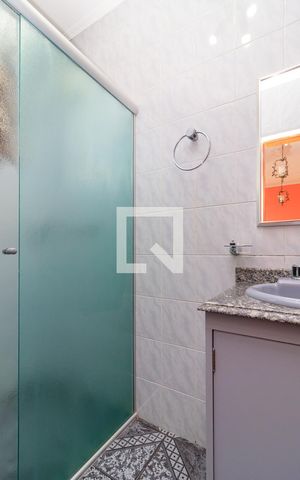 Casa à venda com 300m², 3 quartos e 3 vagas Casa à venda com 300m², 3 quartos e 3 vagasBanheiro