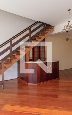 Casa à venda com 300m², 3 quartos e 3 vagas Casa à venda com 300m², 3 quartos e 3 vagasSala 1
