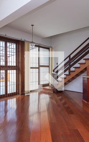Casa à venda com 300m², 3 quartos e 3 vagas Casa à venda com 300m², 3 quartos e 3 vagasSala 1
