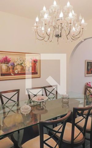 Casa à venda com 200m², 3 quartos e 2 vagas Casa à venda com 200m², 3 quartos e 2 vagasSala
