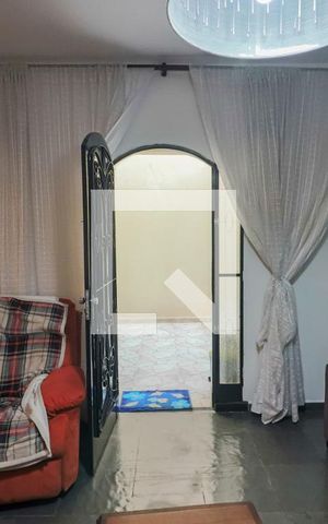 Casa à venda com 200m², 3 quartos e 2 vagas Casa à venda com 200m², 3 quartos e 2 vagasSala