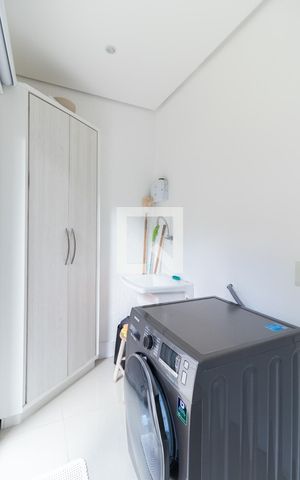 Casa à venda com 234m², 3 quartos e 4 vagas Casa à venda com 234m², 3 quartos e 4 vagasÁrea de Serviço
