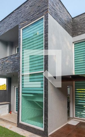 Casa à venda com 234m², 3 quartos e 4 vagas Casa à venda com 234m², 3 quartos e 4 vagasQuintal