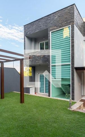 Casa à venda com 234m², 3 quartos e 4 vagas Casa à venda com 234m², 3 quartos e 4 vagasQuintal