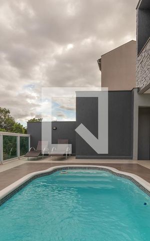 Casa à venda com 234m², 3 quartos e 4 vagas Casa à venda com 234m², 3 quartos e 4 vagasPiscina