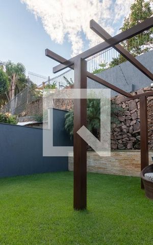 Casa à venda com 234m², 3 quartos e 4 vagas Casa à venda com 234m², 3 quartos e 4 vagasQuintal