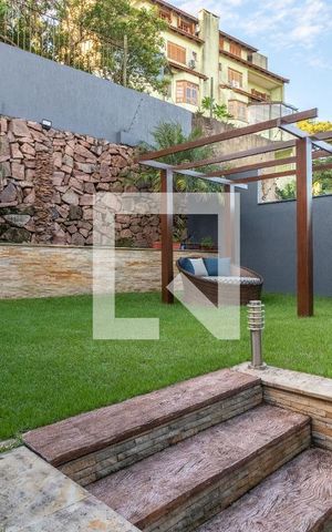 Casa à venda com 234m², 3 quartos e 4 vagas Casa à venda com 234m², 3 quartos e 4 vagasQuintal