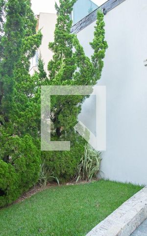 Casa à venda com 234m², 3 quartos e 4 vagas Casa à venda com 234m², 3 quartos e 4 vagasJardim