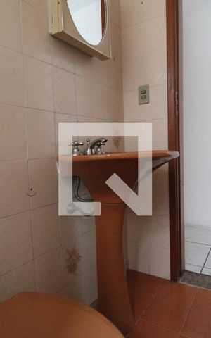 Casa à venda com 125m², 3 quartos e 2 vagasBanheiro comum