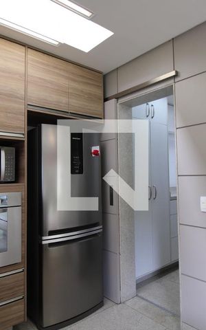 Casa à venda com 344m², 5 quartos e 4 vagasCozinha