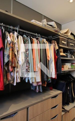 Casa à venda com 344m², 5 quartos e 4 vagasCloset