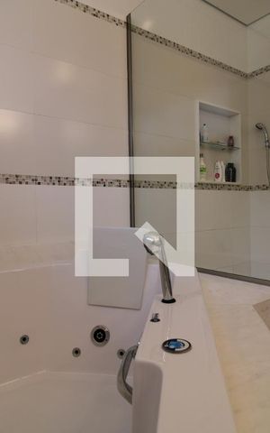 Casa à venda com 344m², 5 quartos e 4 vagasBanheiro