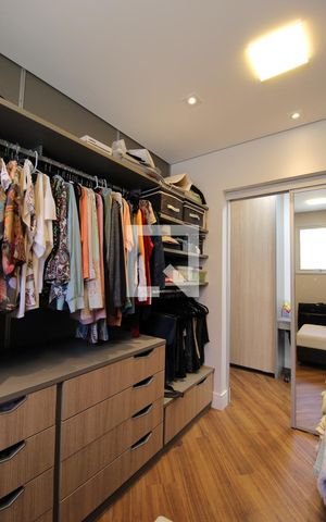 Casa à venda com 344m², 5 quartos e 4 vagasCloset