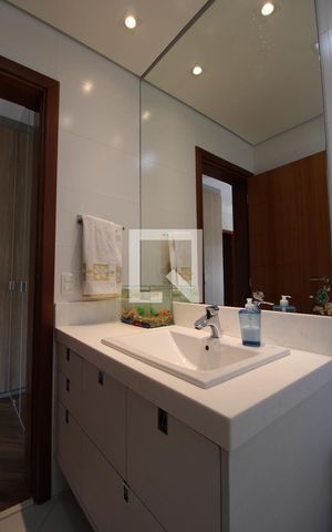 Casa à venda com 344m², 5 quartos e 4 vagasBanheiro