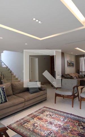 Casa à venda com 344m², 5 quartos e 4 vagasSala