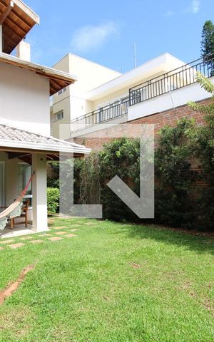 Casa à venda com 344m², 5 quartos e 4 vagasÁrea Externa
